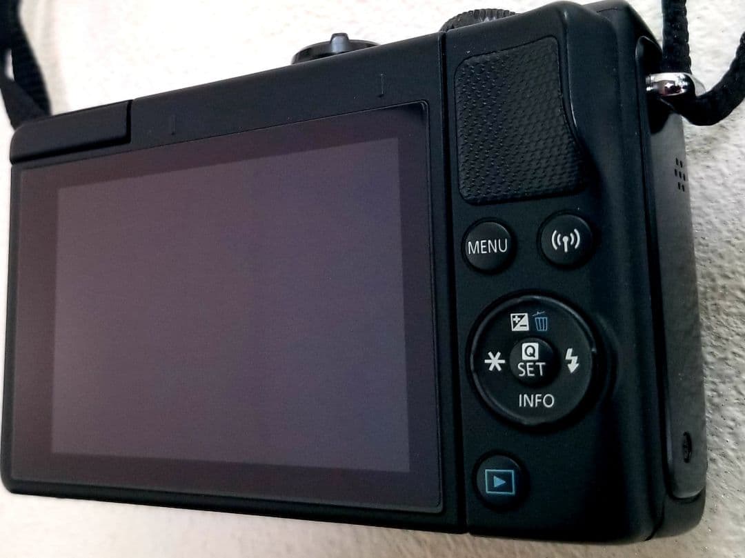 【美品】Canon キャノン EOS M100 ブラック ダブルレンズキット