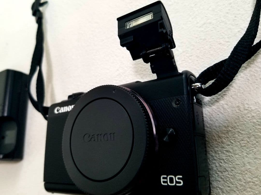 【美品】Canon キャノン EOS M100 ブラック ダブルレンズキット