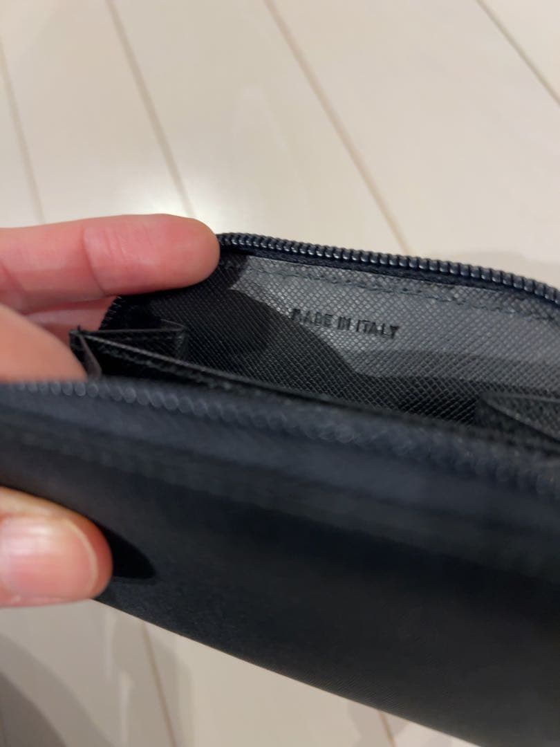 美品プラダケース黒