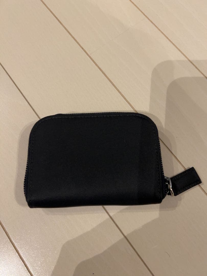 美品プラダケース黒