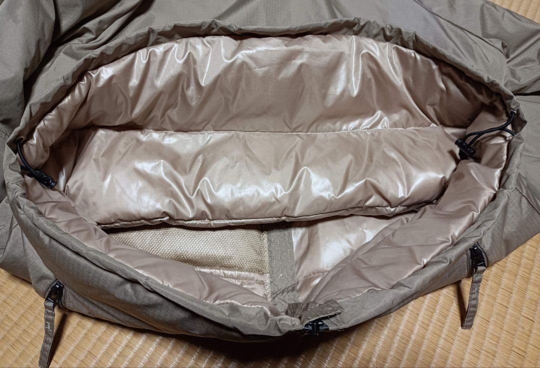 TAION/GLOSTER別注 LEVEL7 ダウン L　薄くシミあり　ベージュ