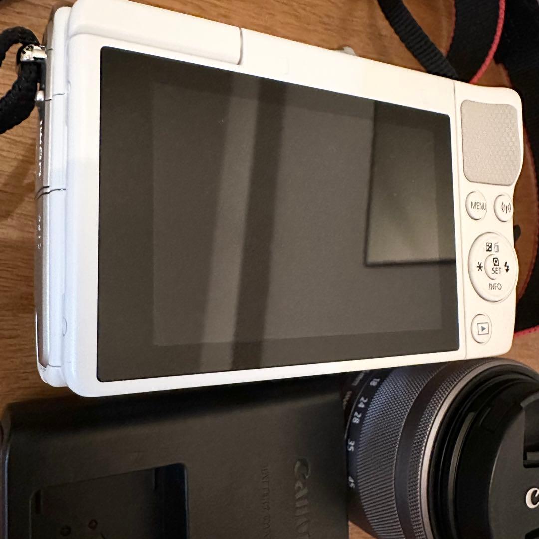 Canon EOS M100 ダブルレンズキット　ホワイト