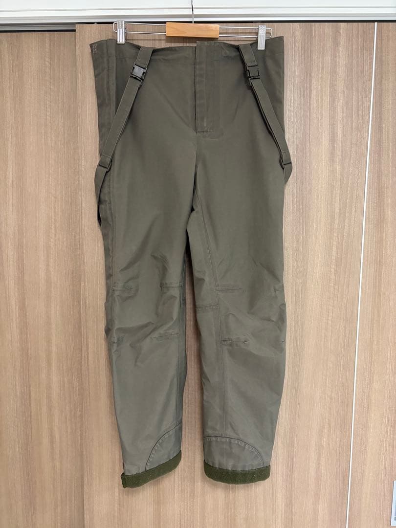 純正オーストリア軍 ゴアテックス　オーバーパンツ