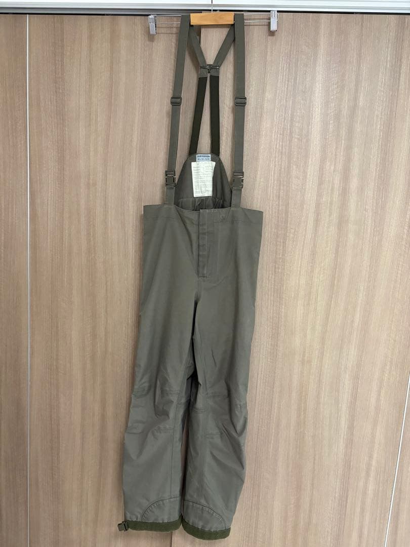 純正オーストリア軍 ゴアテックス　オーバーパンツ