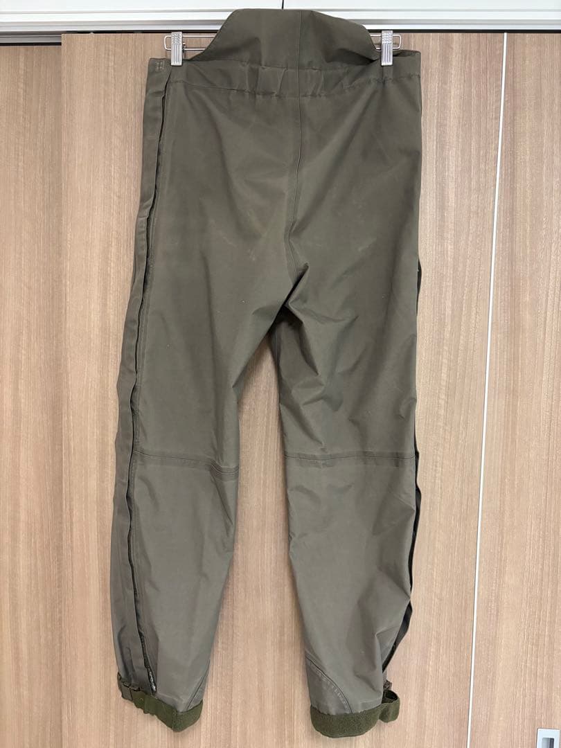 純正オーストリア軍 ゴアテックス　オーバーパンツ