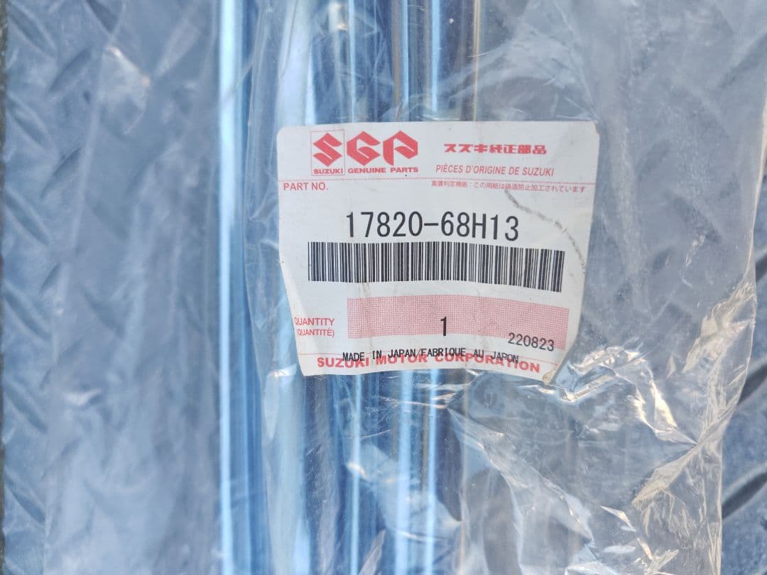 エブリイ　da64　スズキ純正部品 17820-68H13 新品