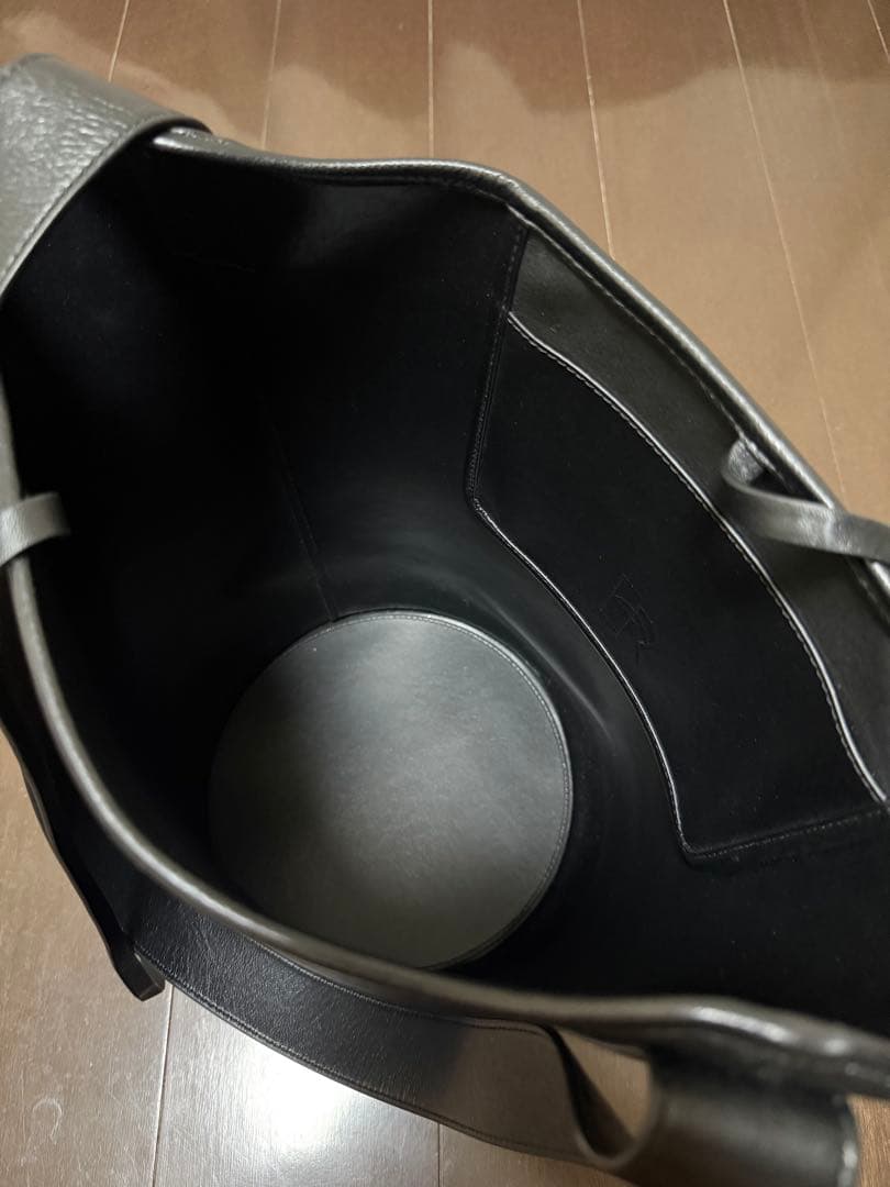 ETRE TOKYO ラムレザーバケットバッグ　ブラック