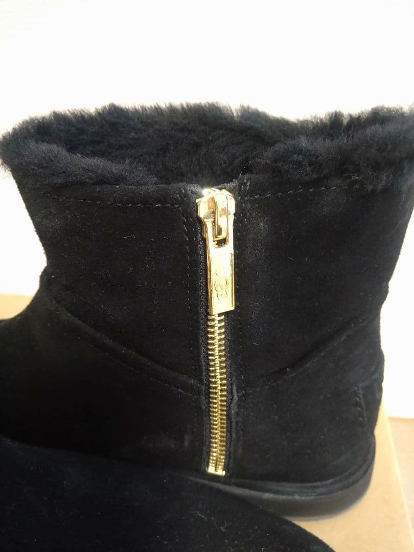 未使用　UGG ブラック Classicムートンブーツ