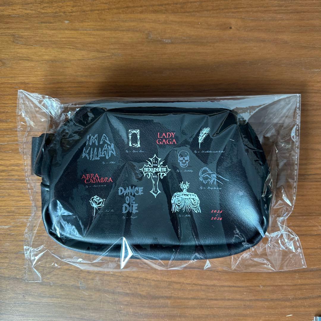 LADY GAGA レディーガガ　MAYHEM VIP GOLD ゴルド　グッズ