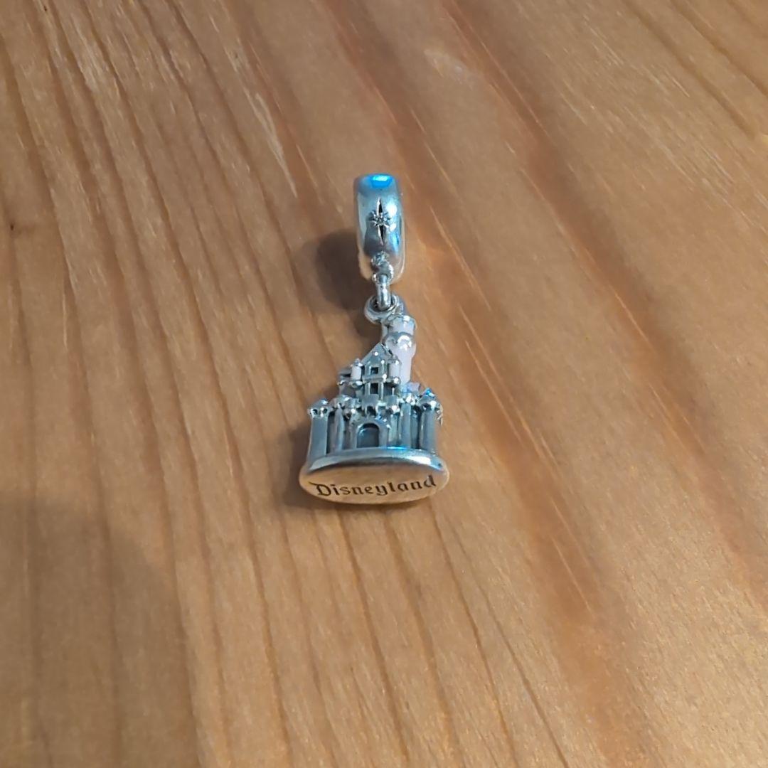【希少】Pandora チャーム　Disney Parks オーロラ城