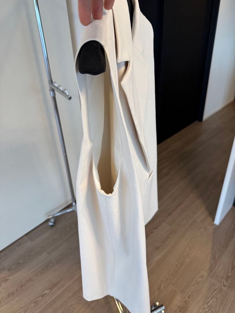 がっちゃん！タイムセール♪新品未使用♪Aga オフホワイト　ジレ