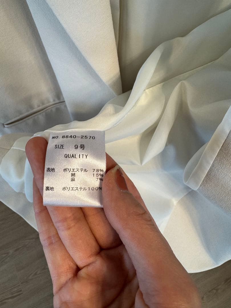 がっちゃん！タイムセール♪新品未使用♪Aga オフホワイト　ジレ