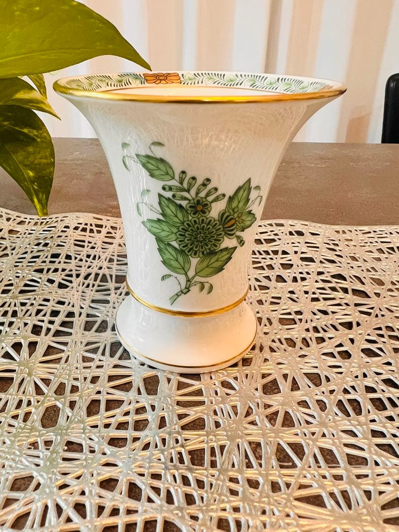 12- ヘレンドのアポニーグリーンのベース（花瓶）