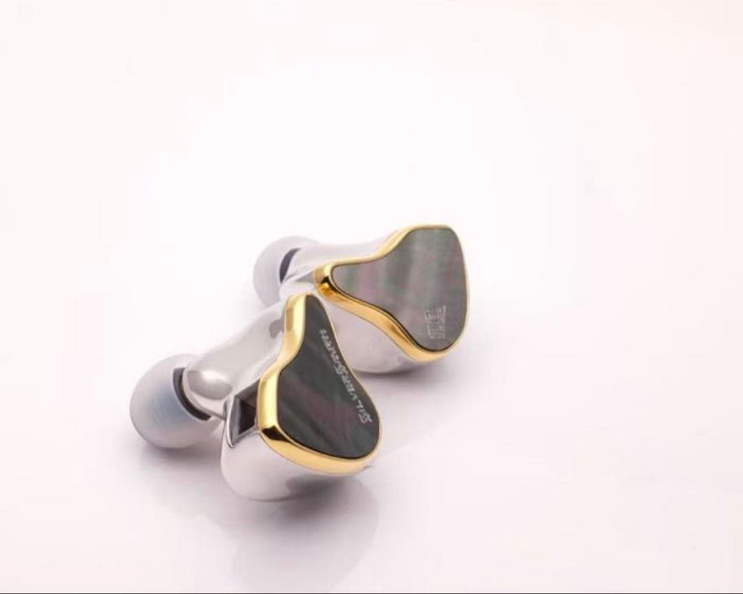 新品未開封HEARTFIELD イヤホン カナル型