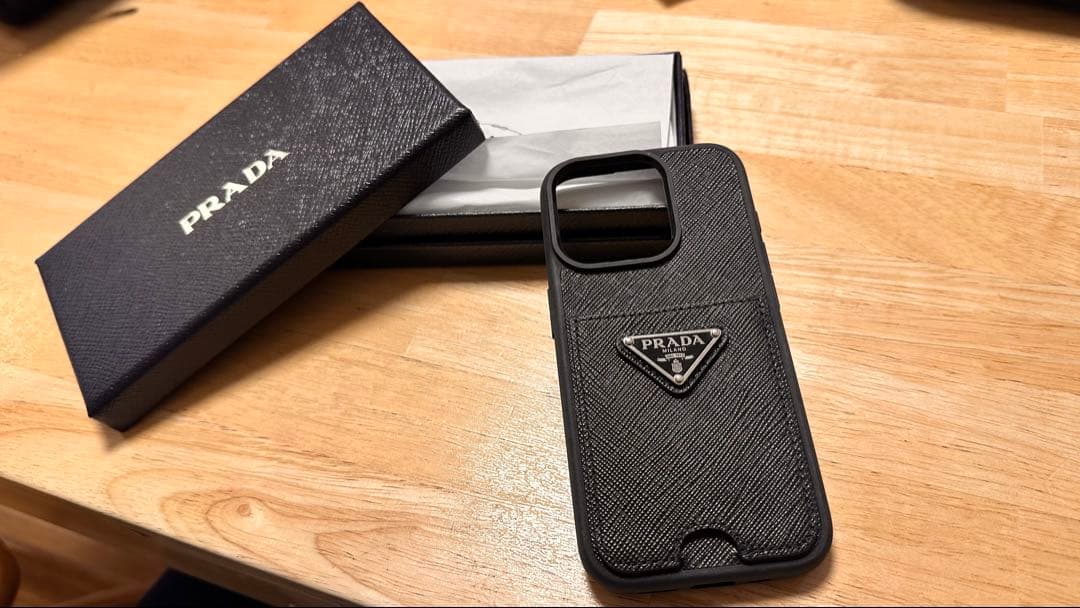 iPhone 15 PRO スマホケース　PRADA プラダ