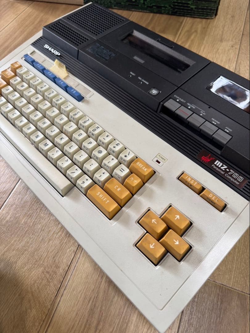 SHARP MZ-731 MZ-700 パーソナルコンピュータ　ケース付き