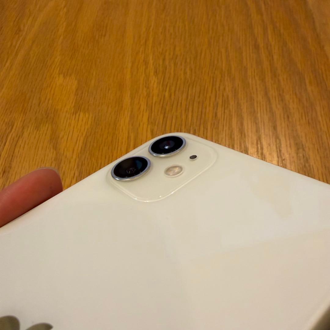 Apple iPhone 11ホワイト 6.1インチ