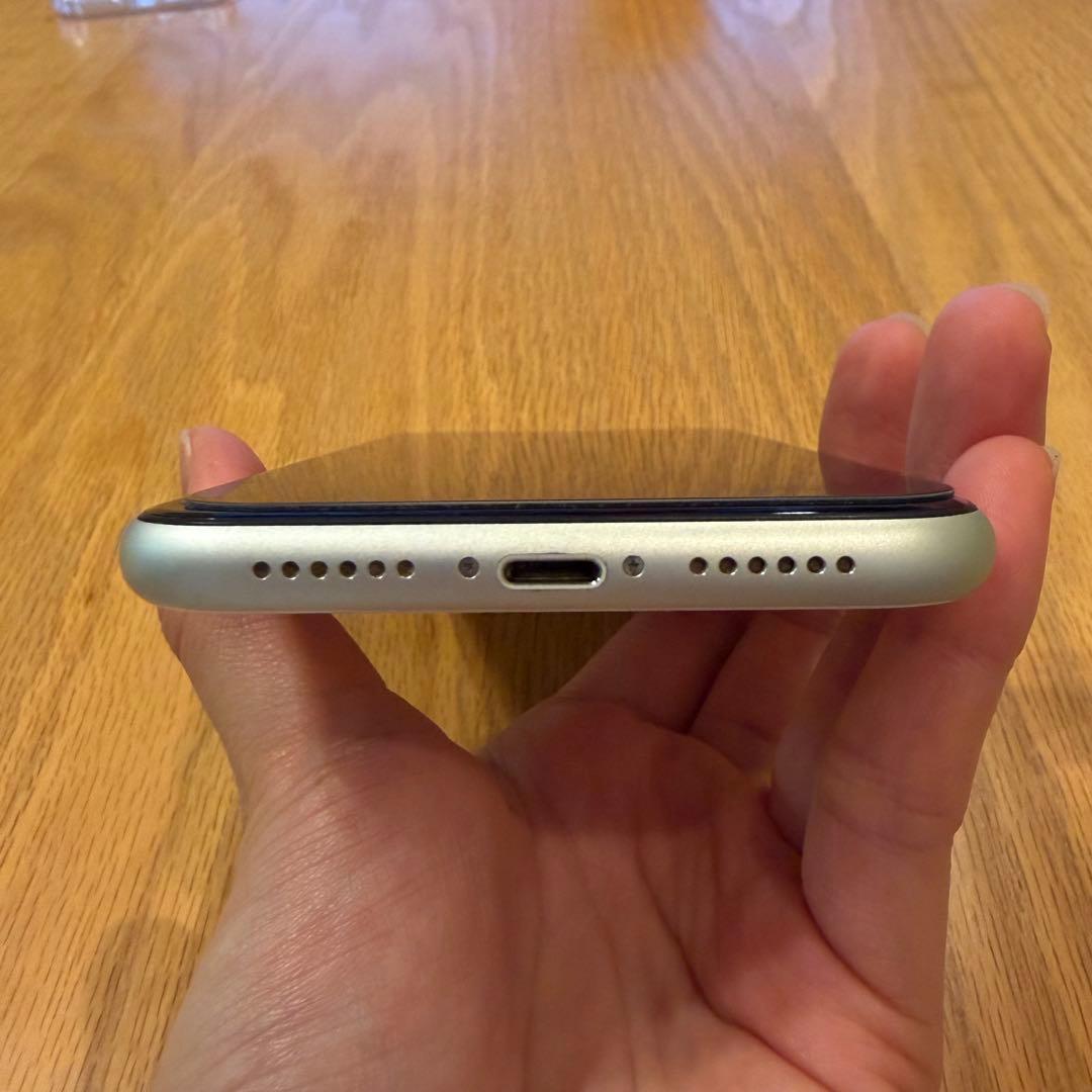 Apple iPhone 11ホワイト 6.1インチ