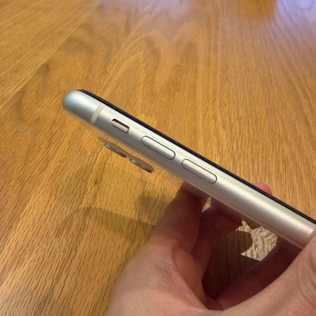Apple iPhone 11ホワイト 6.1インチ
