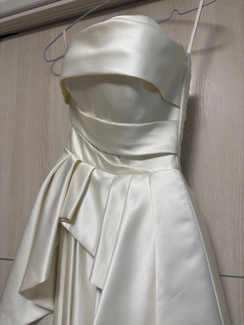 サテン調Aラインウェディングドレス