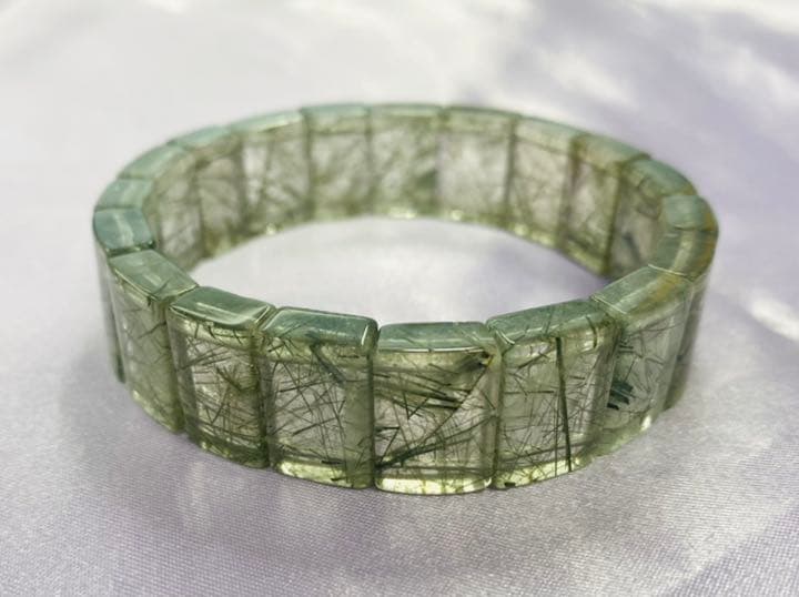 グリーンルチル（トルマリン入り）バングル（鑑別書＋グリーンルチルさざれ付き）