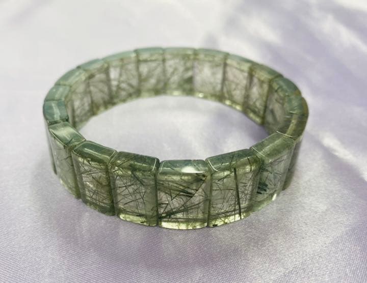 グリーンルチル（トルマリン入り）バングル（鑑別書＋グリーンルチルさざれ付き）
