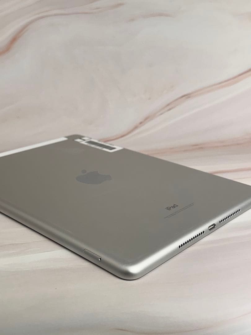 ipad第５世代32GB wifi+cellular simフリーシルバー