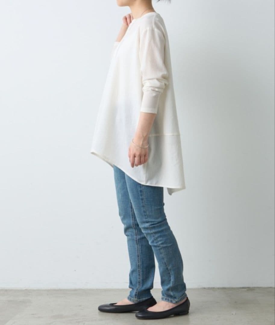 美品✨️BEARDSLEY　 後ろドレープTブラウス　ホワイト