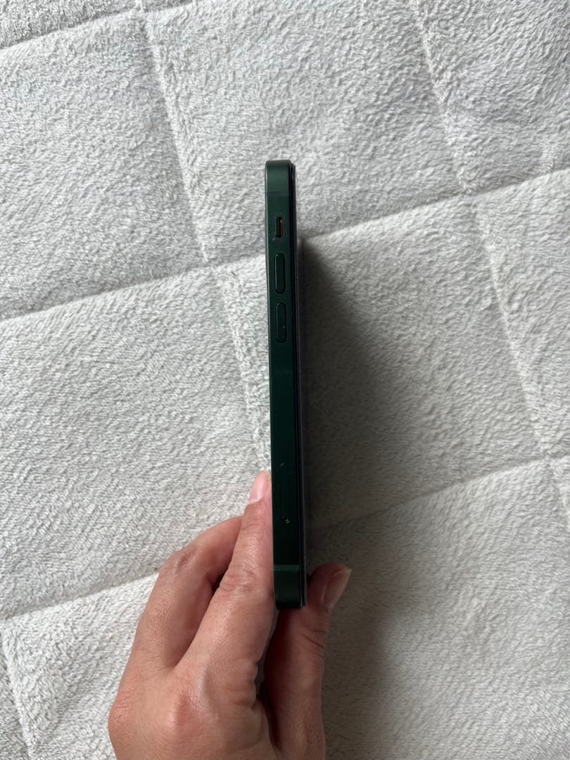 R*e様 iPhone 13ミニ　グリーン　ケース付き