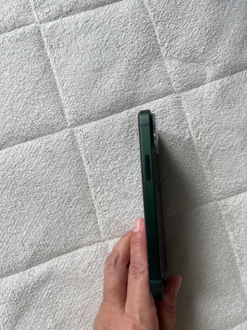 R*e様 iPhone 13ミニ　グリーン　ケース付き