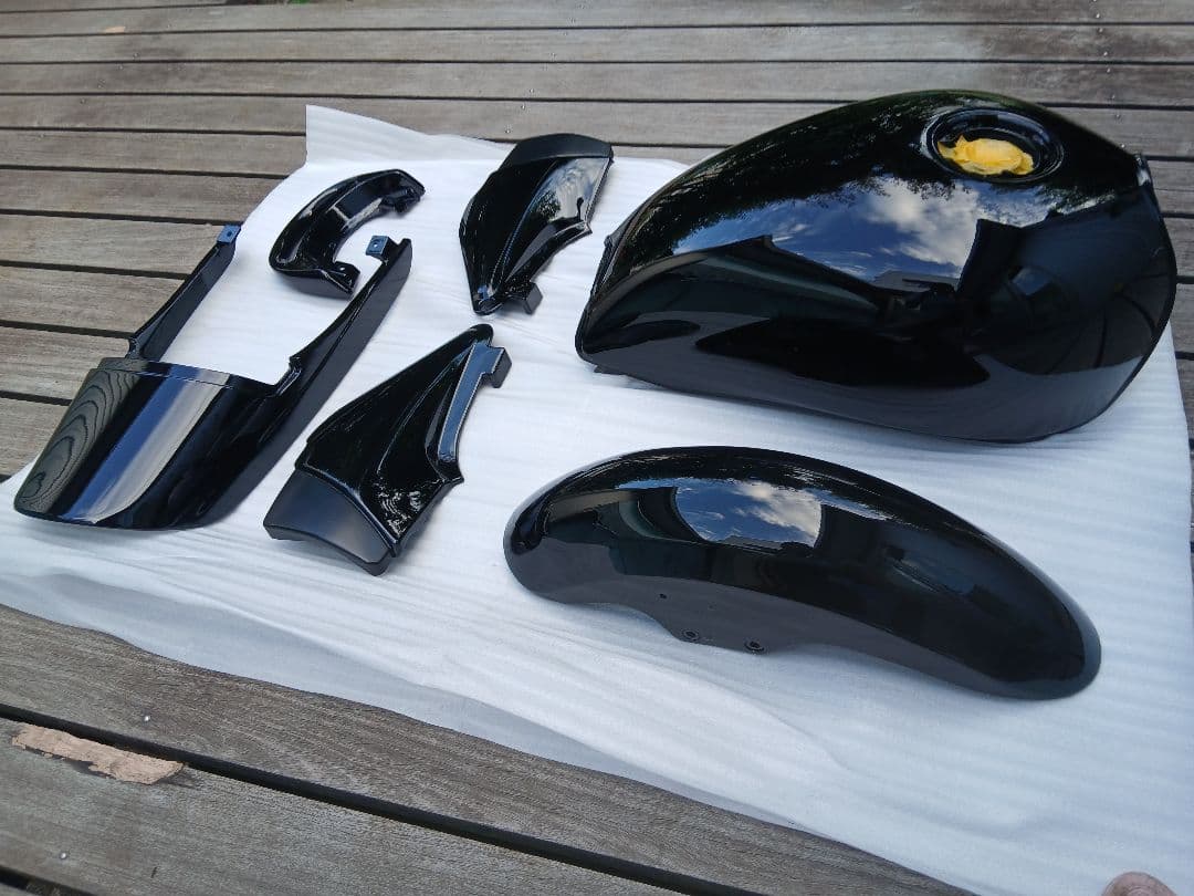 Kawasaki カワサキ ゼファー750 外装セット　ツヤ黒　※錆び取り剤付き