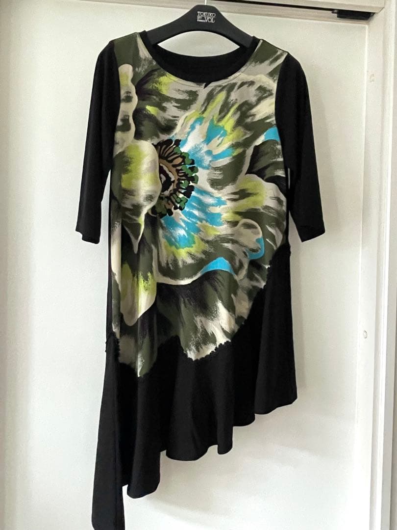 トクコプルミエブォル花柄アシンメトリックチュニック（五分袖）