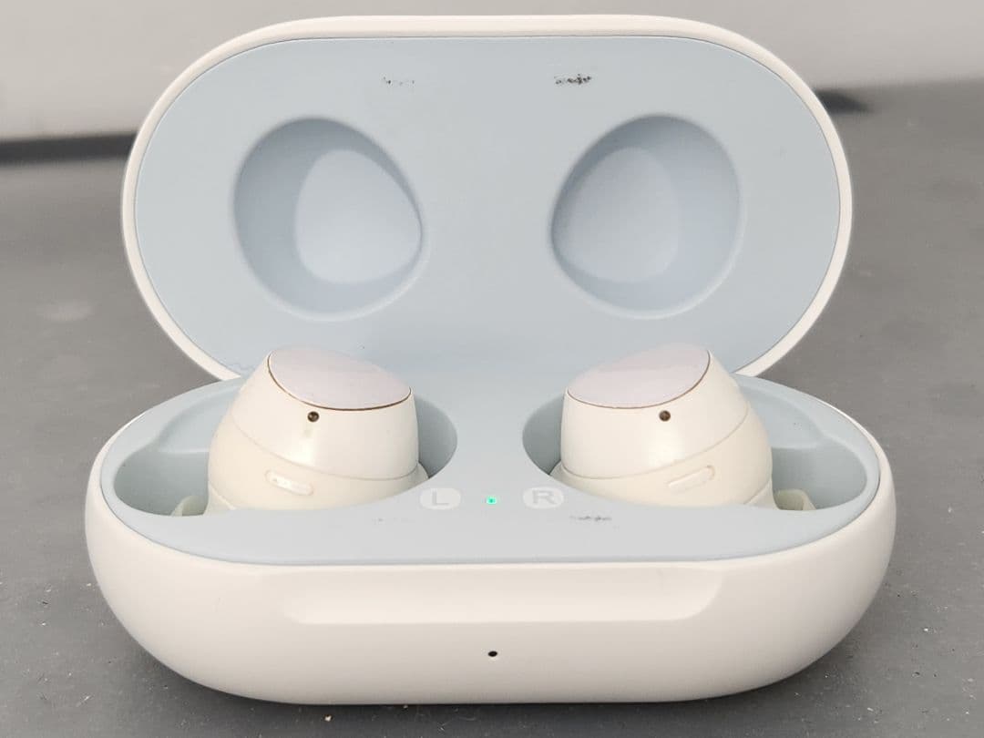 Galaxy S8+ 純正 ケース, buds及びmicroSD 付き