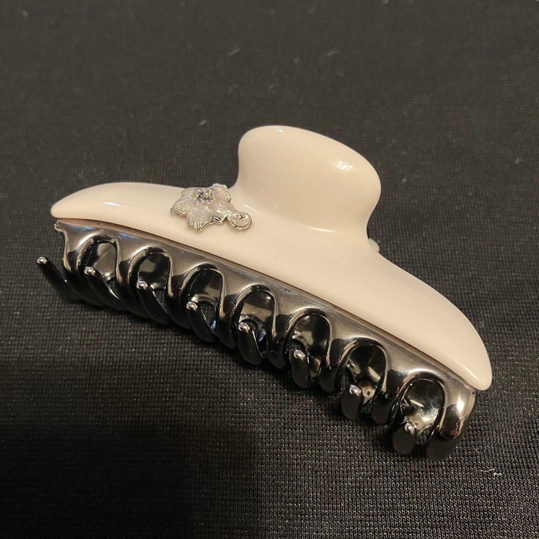 【美品】acca アッカ　ヘアクリップ フラワーモチーフ付　ホワイト　M