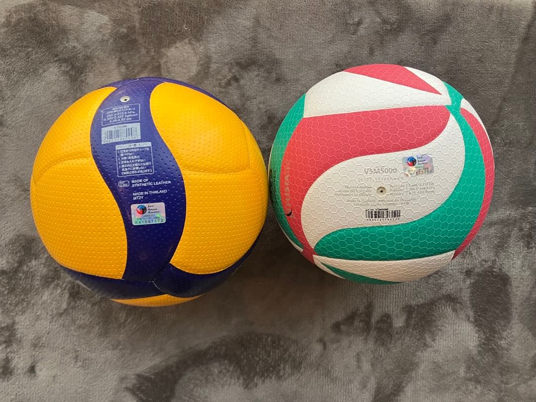 Mikasa FIVB 73 バレーボールとAsicsシューズ