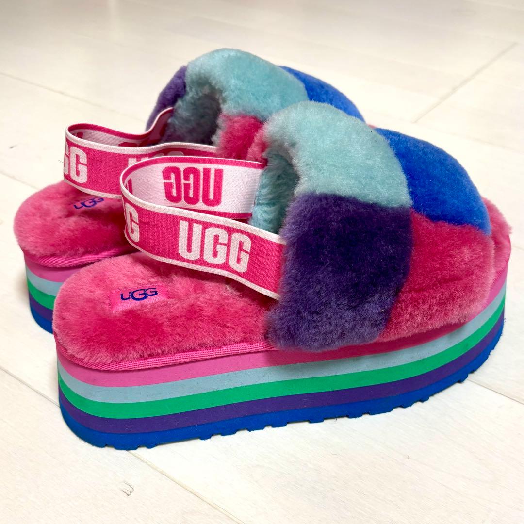 UGG カラフルプラットフォームサンダル　25㎝（23.5〜24.5㎝）