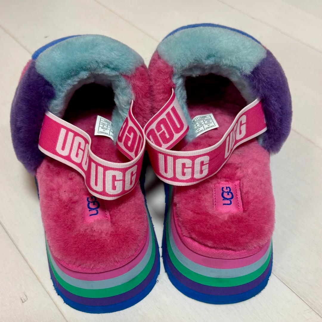UGG カラフルプラットフォームサンダル　25㎝（23.5〜24.5㎝）