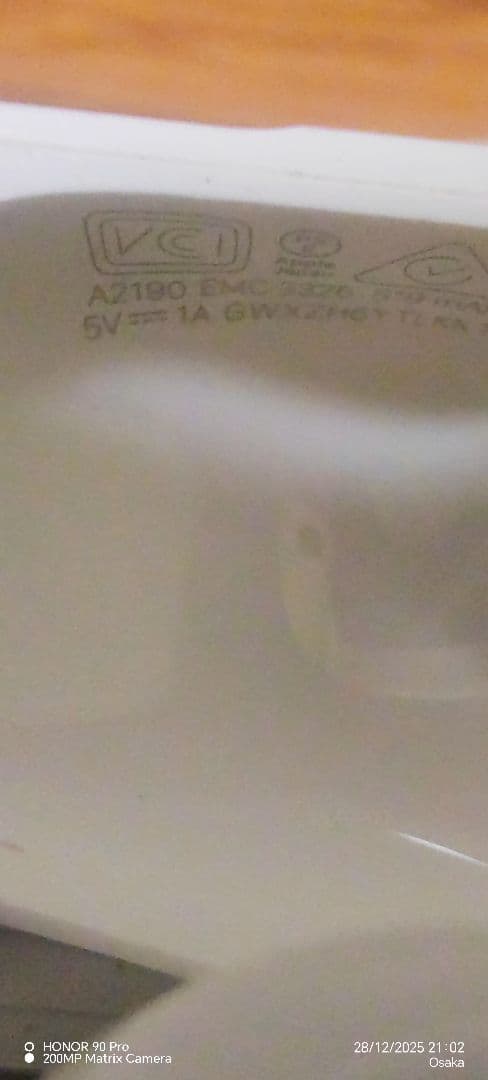 AirPods本体 A2190 充電ケース付き問題なく動作します。