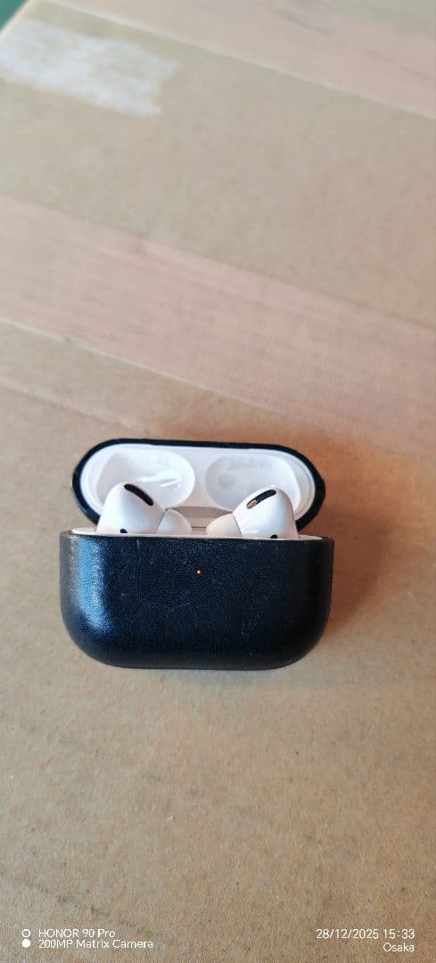 AirPods本体 A2190 充電ケース付き問題なく動作します。