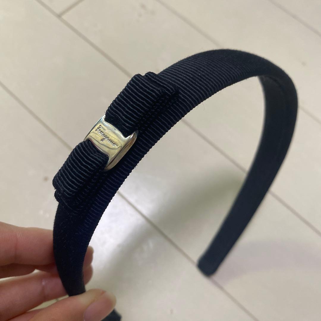 極美品　フェラガモ　カチューシャ