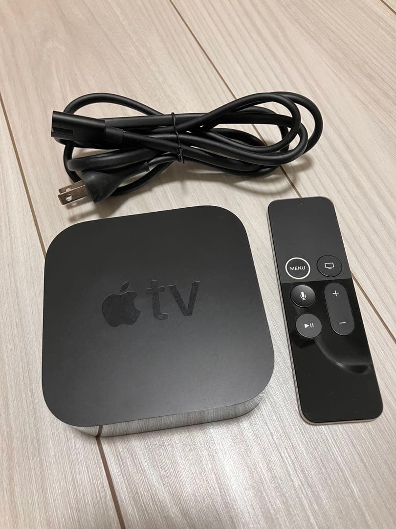 Apple TV 4K 本体とリモコン