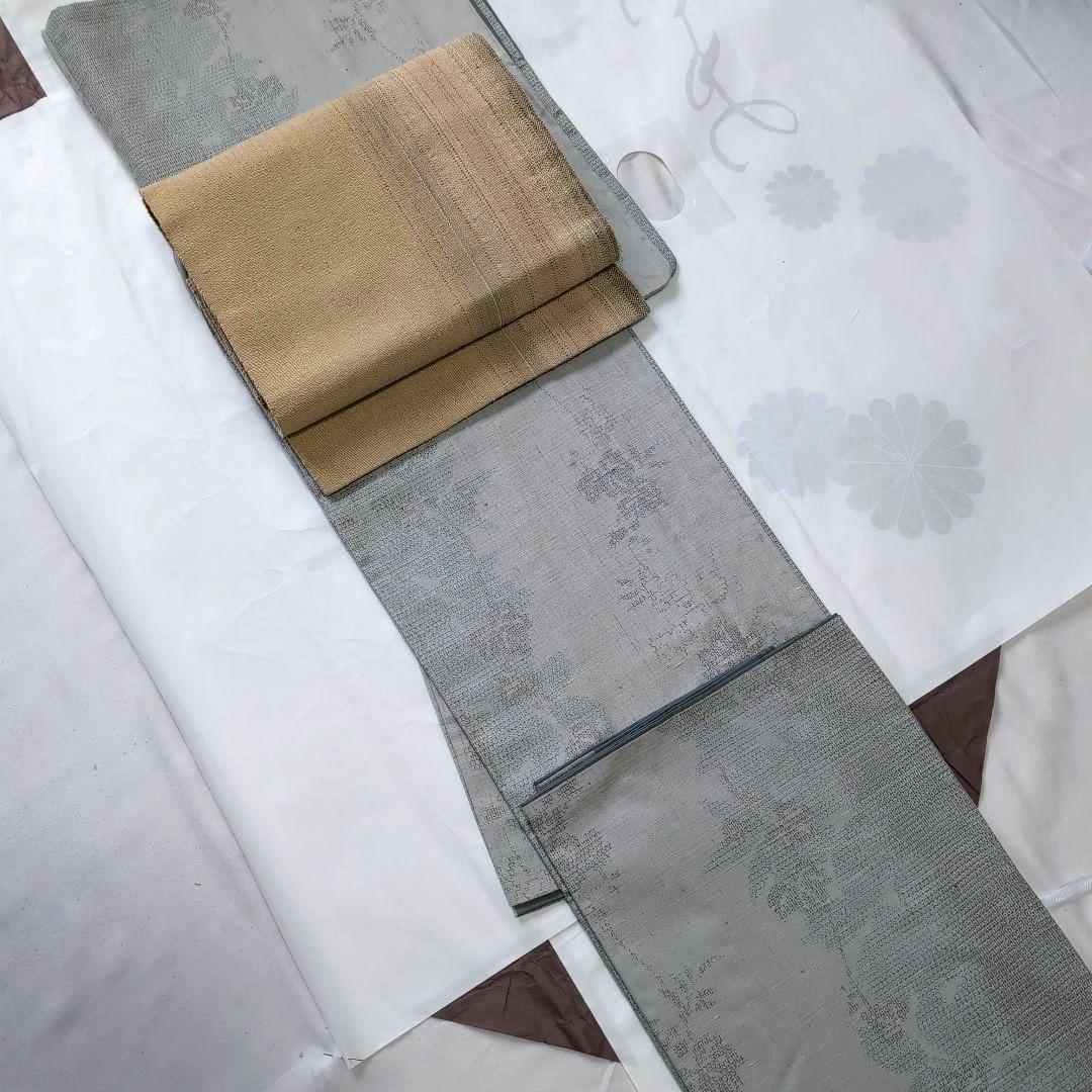 新品 未使用 正絹袷 本場結城紬 亀甲100 蔦の葉 シルエット 白結城 薄緑系