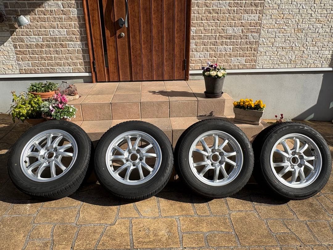 プリウスα　ブリヂストン スタッドレスセット 16インチ 205/60R16