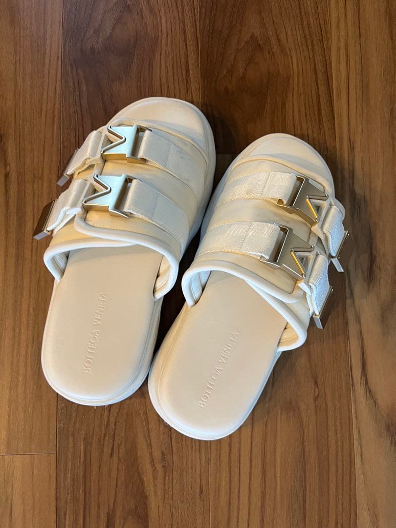 ボッテガ・ヴェネタ ホワイトサンダル