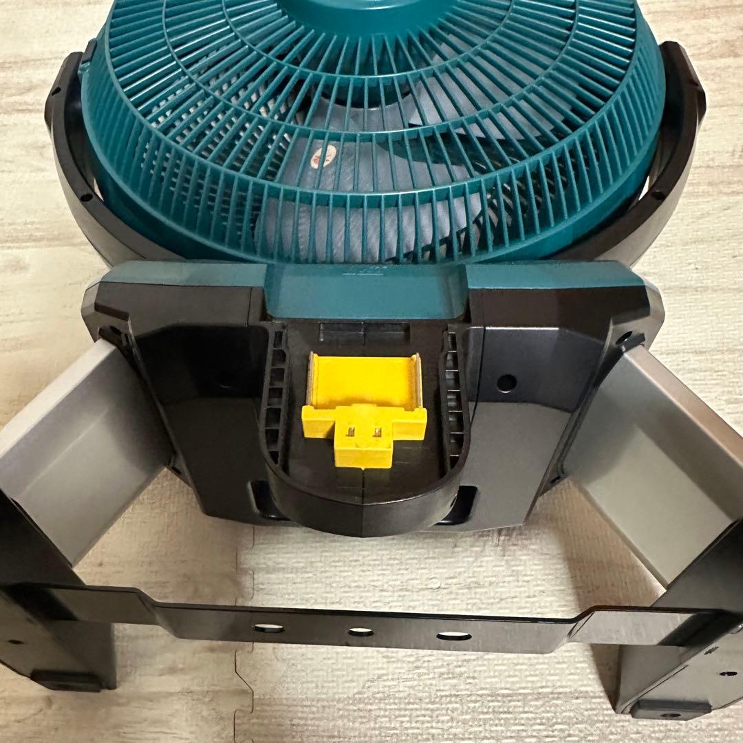 自動首振り／タイマー付 マキタ充電式ファンCF301D動作確認済み