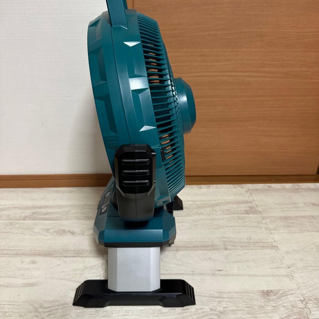 自動首振り／タイマー付 マキタ充電式ファンCF301D動作確認済み