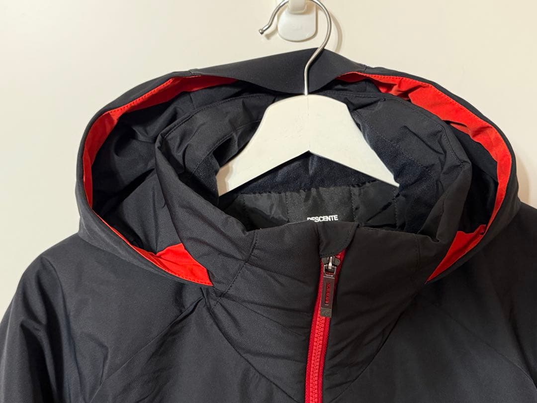 極美品　DESCENTE 2024年モデル メンズ　スキーウェア 上下セット L