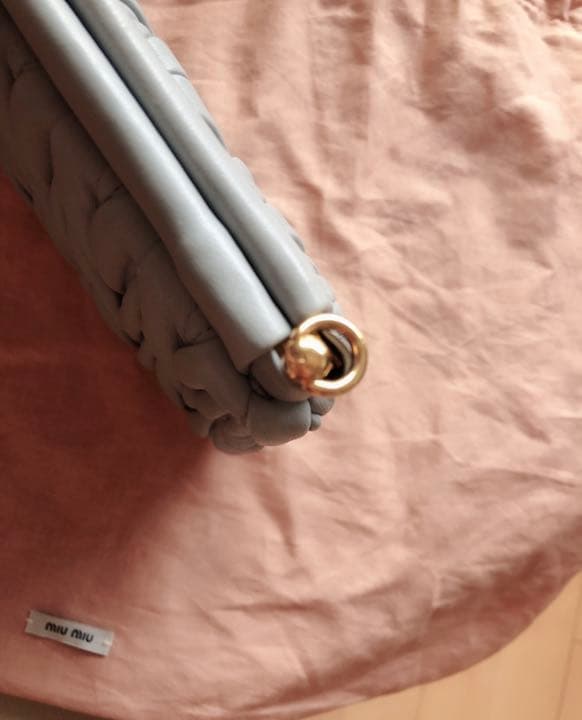 未使用に近いハンドバッグ、超美品、ハンド二本付き、原価12万4千。