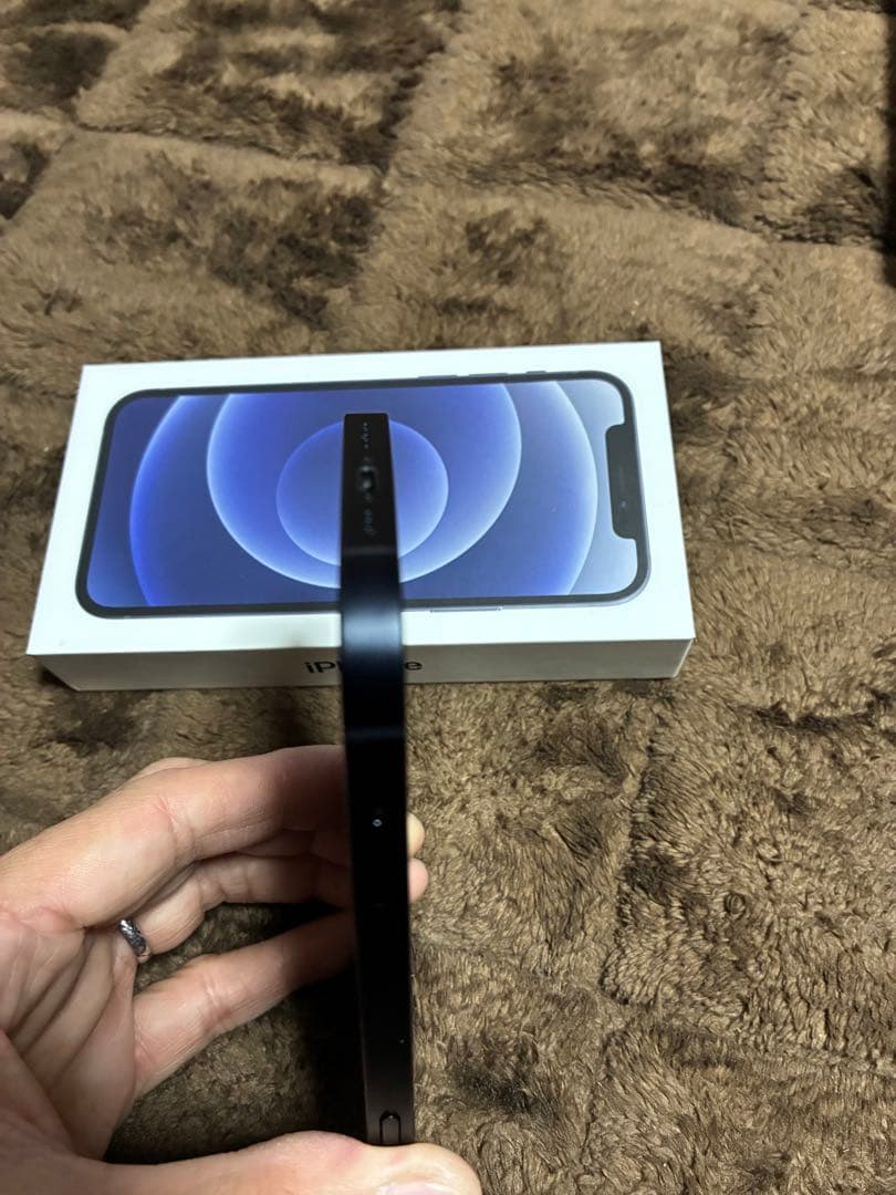 【極美品】iPhone12ブラック64GB 付属品未使用完備 ・ケース未使用付