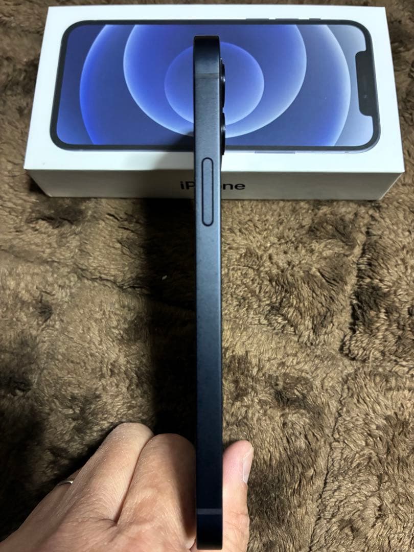 【極美品】iPhone12ブラック64GB 付属品未使用完備 ・ケース未使用付